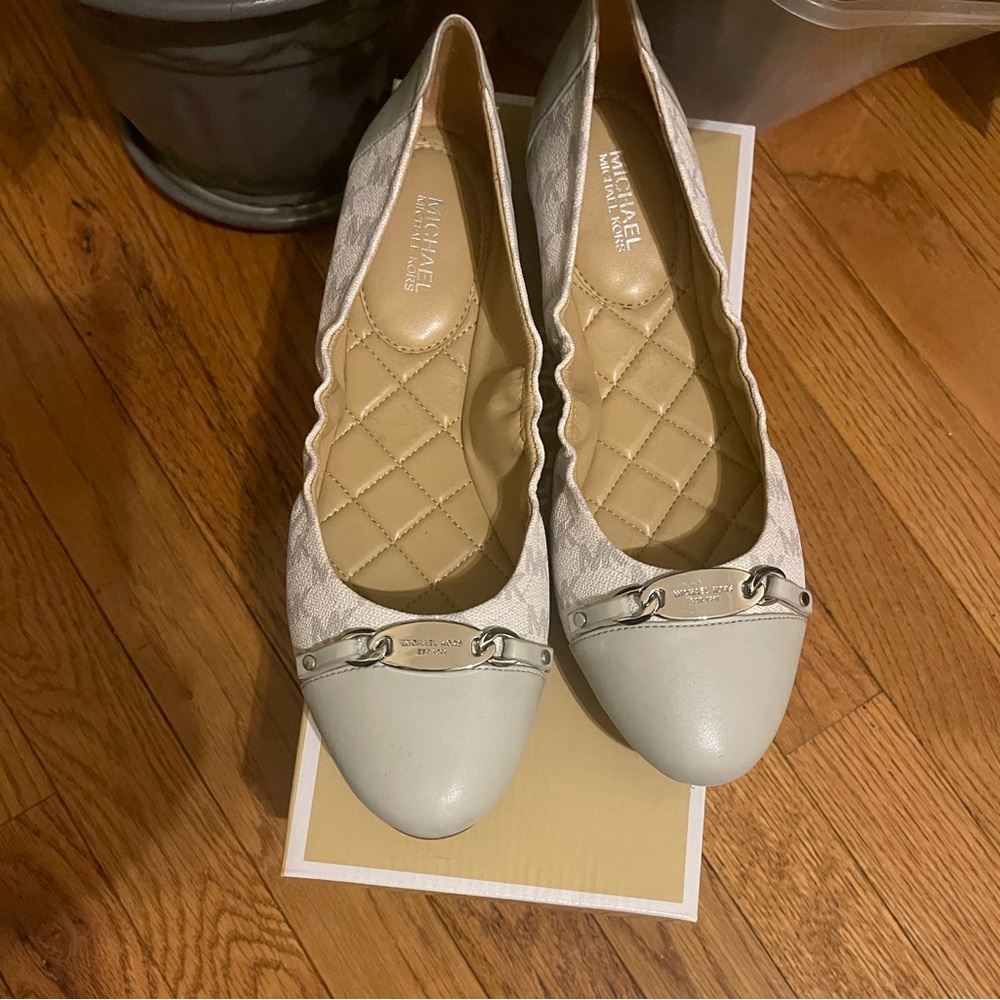 Michael Kors Women's Cream and Gray Ballet Flats